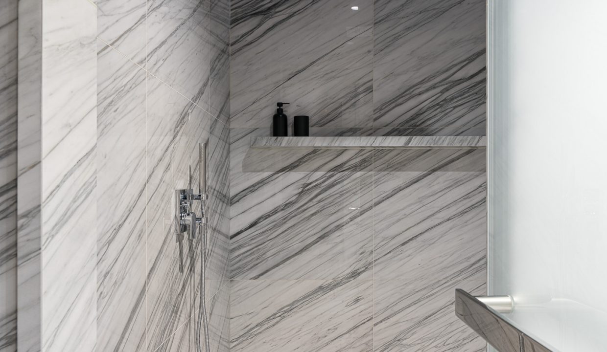 bathroom in second bedroom(1)